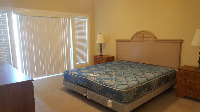 Building Photo - 3 Bedroom Condo in World Tour