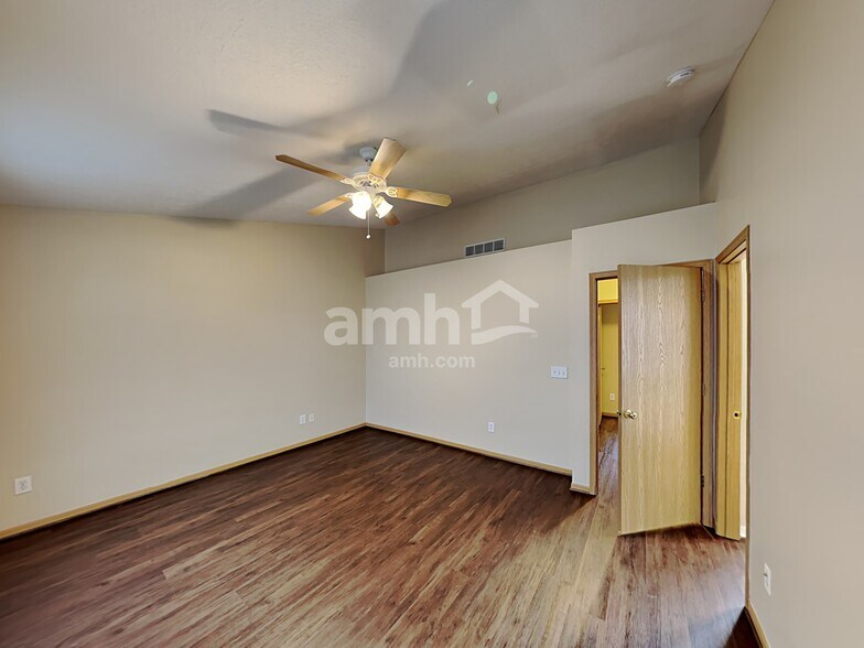 Building Photo - 1501 Scenic Valley Pl