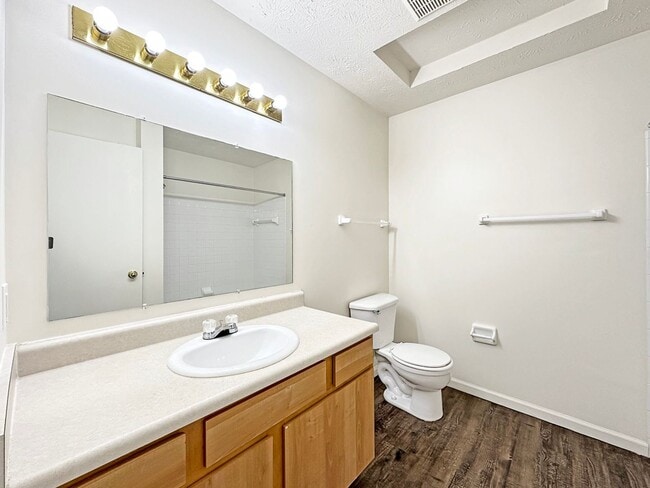 Building Photo - Battle Creek 1 Bedroom / 1 Bath Apartment – Available Now!