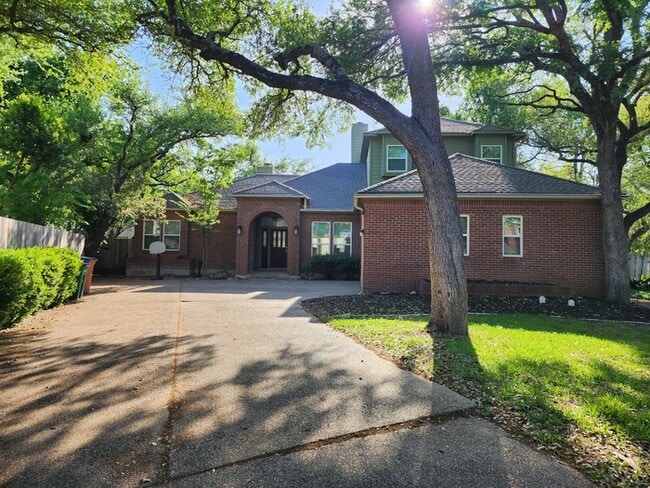 Primary Photo - Stunning Cul-De-Sac Home for Lease in Jest...