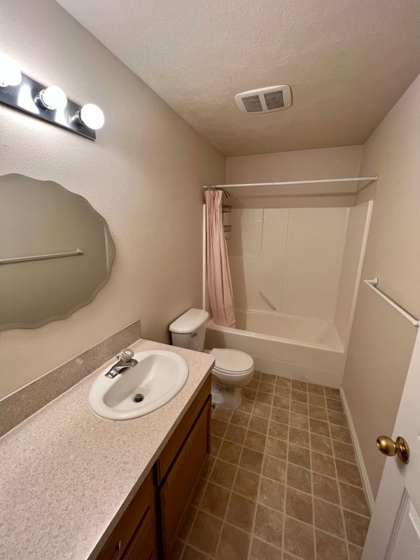 Building Photo - 4208 Willow Canyon Dr