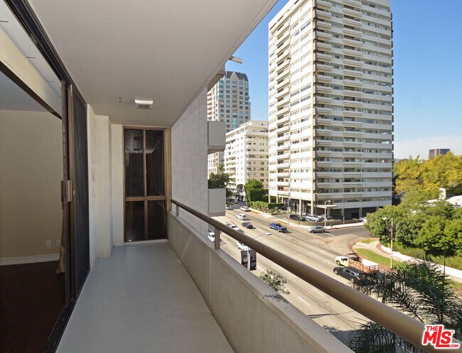 Building Photo - 10660 Wilshire Blvd