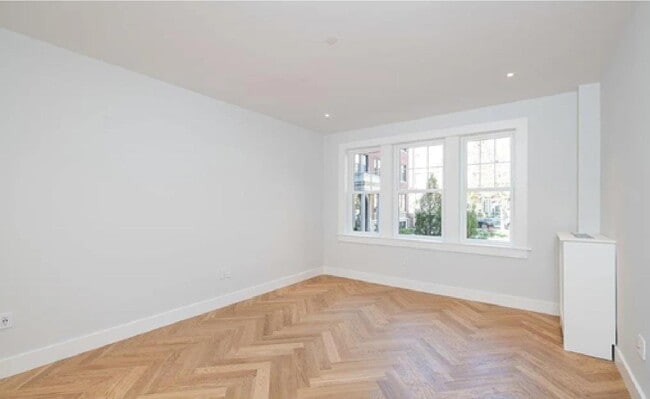 Building Photo - 3 Forest St