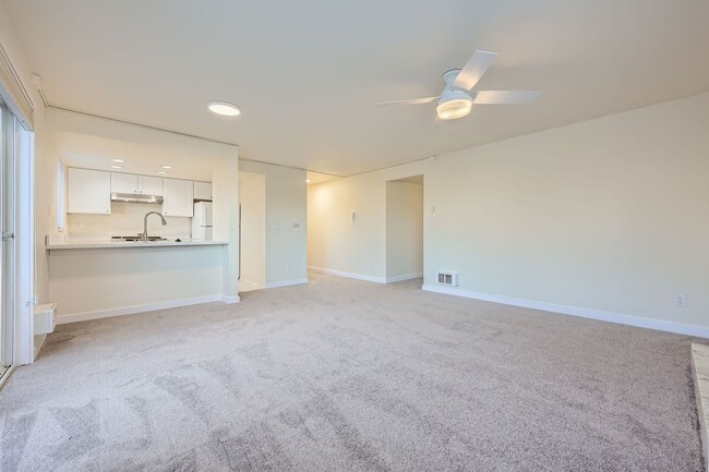 Building Photo - Charming 1 Bed 1 Bath Condo in the Heart o...