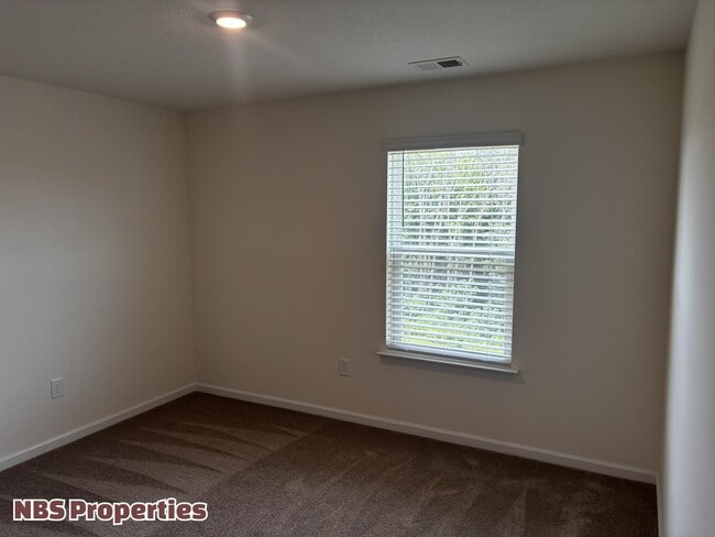 Building Photo - 935 Utopia Ln