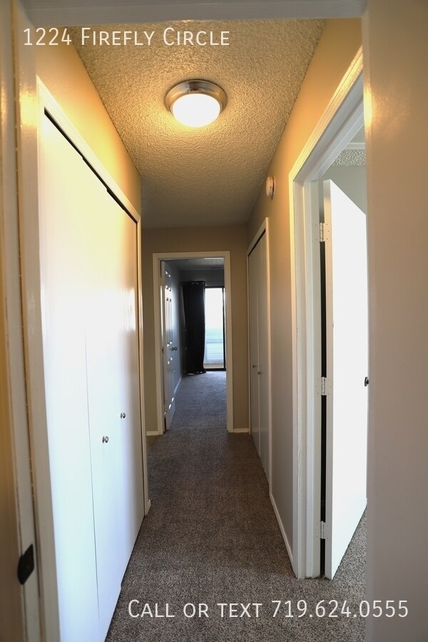 Building Photo - Fully Remodeled Condo