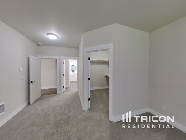 Building Photo - 5144 Victory Dr SW