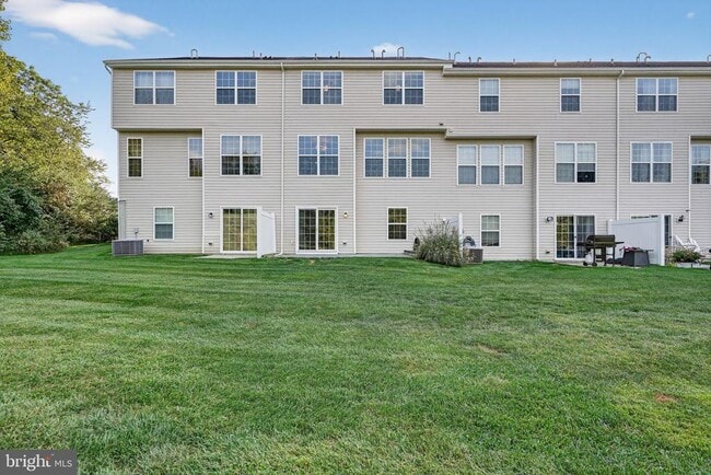 Building Photo - 96 Eagleview Terrace