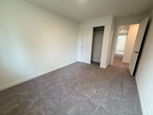 Building Photo - Brand New Stunning 3 Bed/2.5 Bath Townhouse-Old Farm District