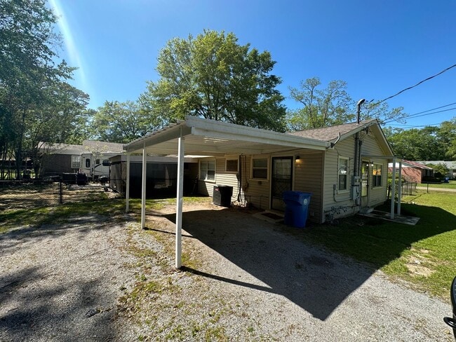 Building Photo - Duplex down town prattville