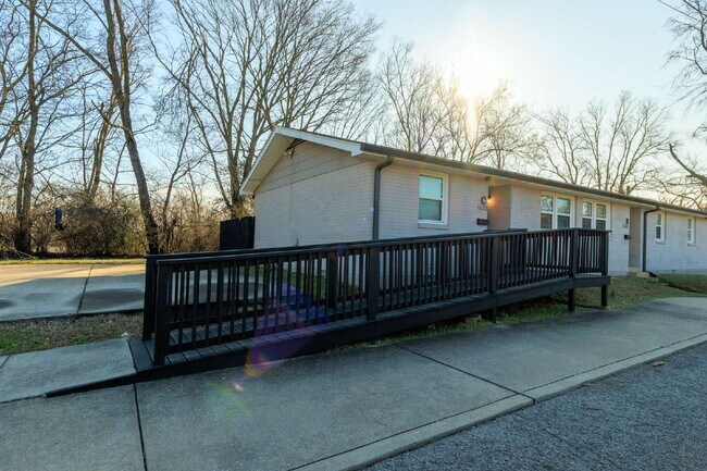 Building Photo - Renovated 2 Bed in Elizabeth Park for Lease w/ FLEXIBLE Lease Terms!!