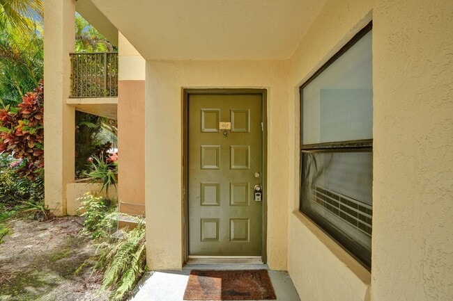Building Photo - SPACIOUS 2 BED/2 BATH WITH BALCONY IN RESORT-STYLE COMMUNITY!