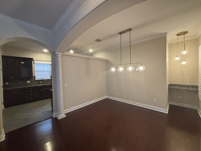 Building Photo - 827 Meridale Ave