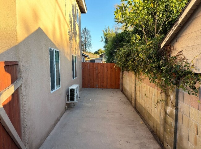 Building Photo - 5970 Locust Ave