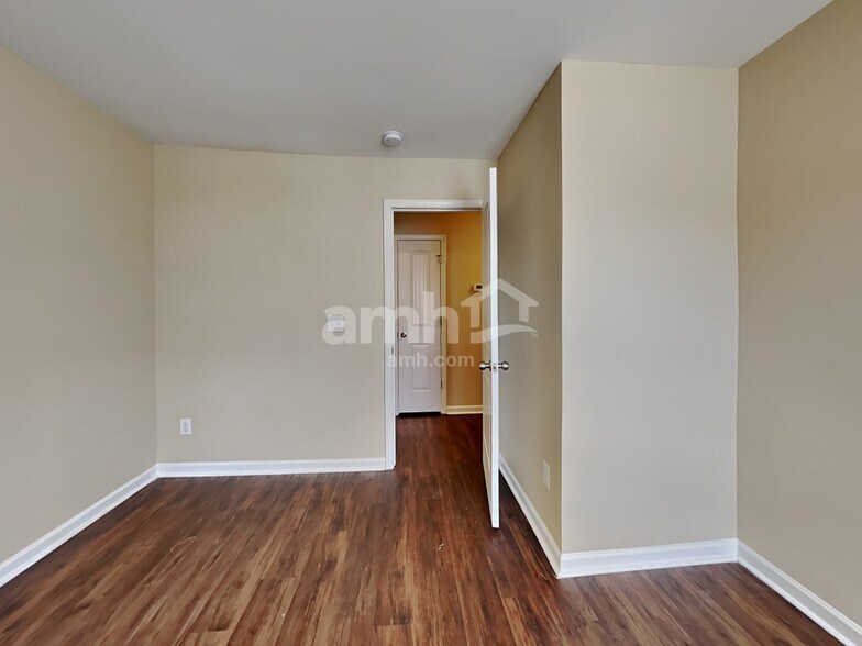 Building Photo - 660 Smithridge Way