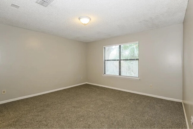 Building Photo - 1371 High Plains Dr W