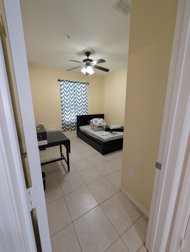 Building Photo - 3 Bedrooms 2 baths Immaculate condominium