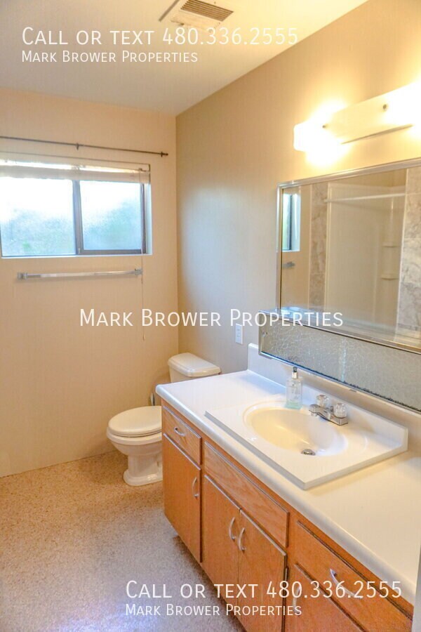 Building Photo - 505 E Loma Vista Dr