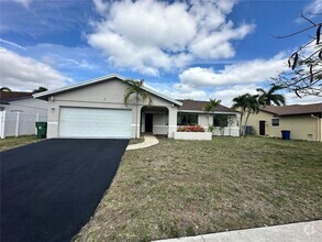 Building Photo - 5828 SW 117th Terrace