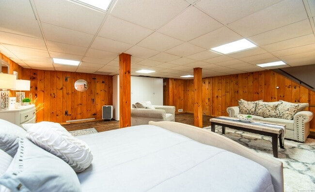 Building Photo - 558 N Roast Meat Hill Rd