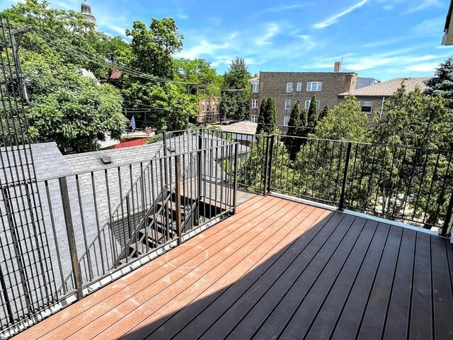 Building Photo - 5328 W Leland Ave