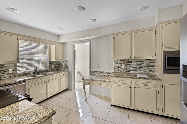 Building Photo - 1922 Holly Oaks Ravine Dr