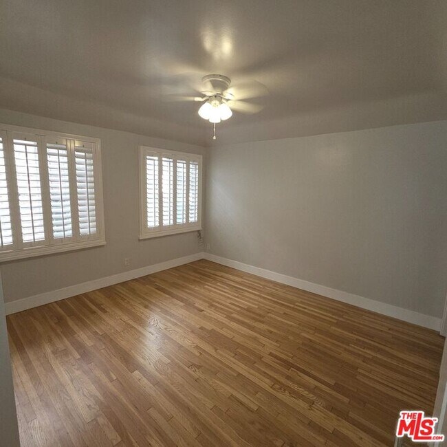 Building Photo - 418 S Roxbury Dr