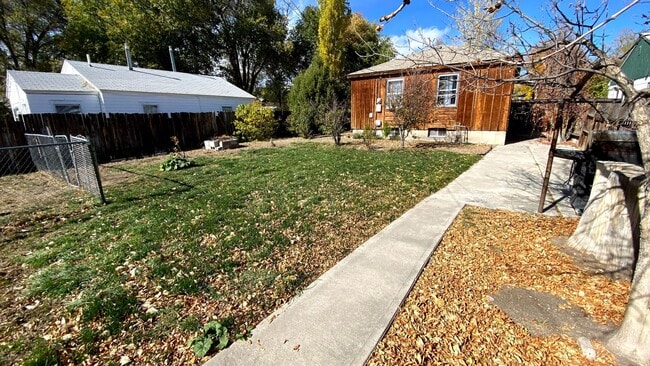 Building Photo - 4 Bedroom 1.5 Bath House with Washer and D...