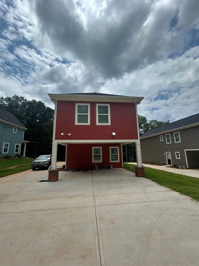 Building Photo - NOW LEASING FOR AUGUST 2026!