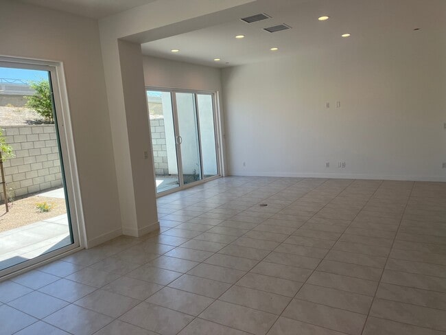 Building Photo - 6574 Tesla Ln