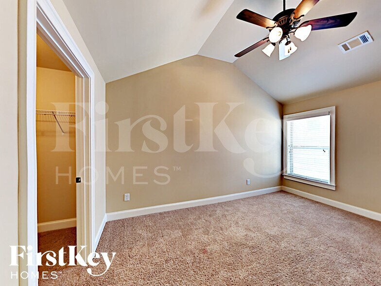 Building Photo - 810 Golden Isles Dr