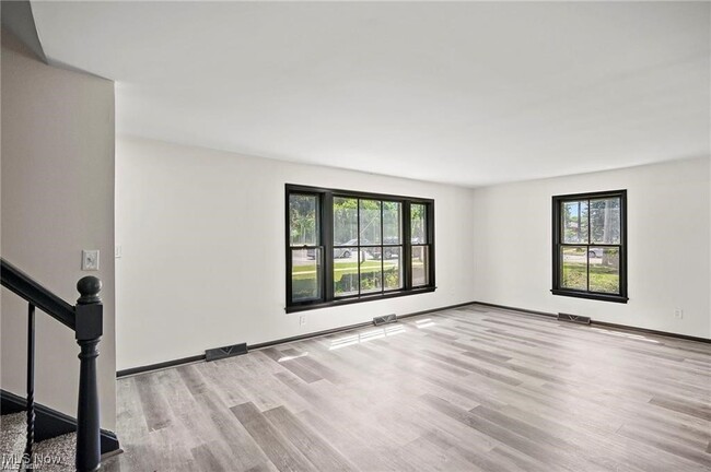 Building Photo - 3024 Warrensville Center Rd