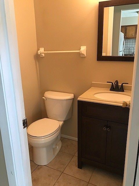 Half Bath - First floor - 6030 Sunwood Pl