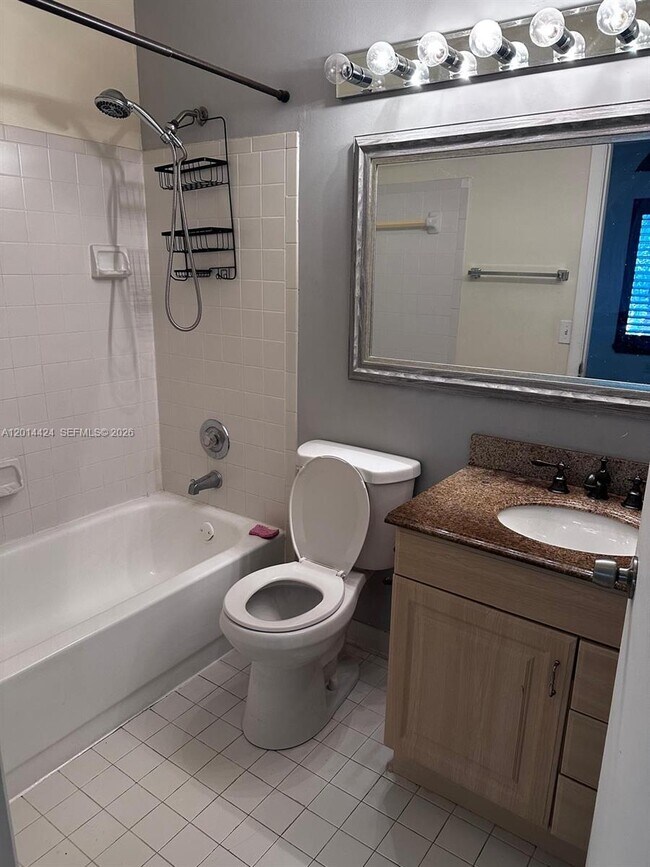 Building Photo - 979 Coral Club Dr
