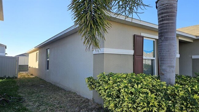 Building Photo - 308 Lake Lucerne Way