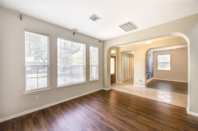 Building Photo - 6114 Breezy Hollow Ln
