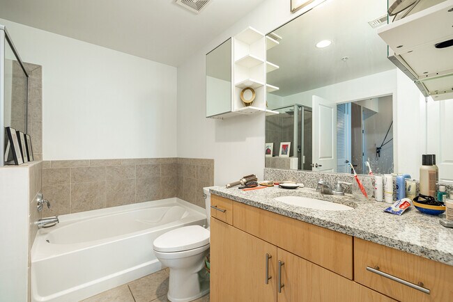 Building Photo - 777 N Ashley Dr