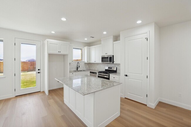 Building Photo - 19101 Sierra Madre Dr