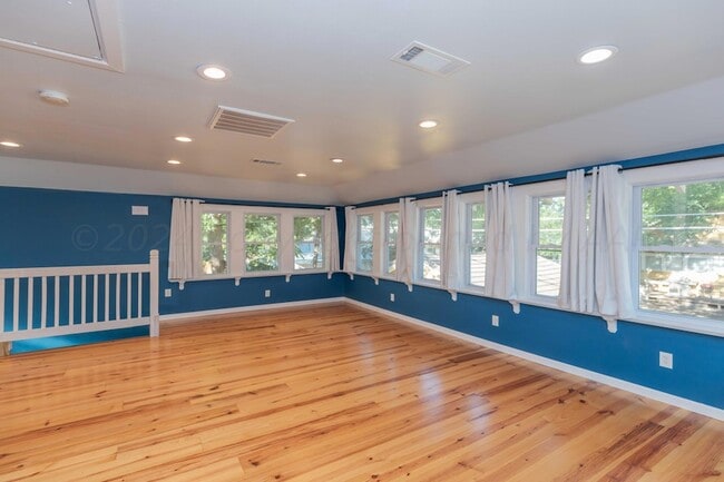 Building Photo - 1710 S Polk St