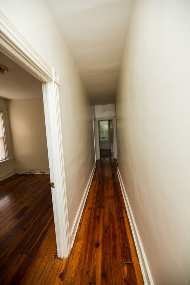 Building Photo - Charles Village 3bd/1.5ba Rowhome w/ W/D & A/C! --Available 8/14