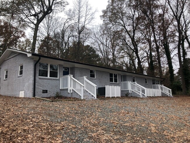Primary Photo - Oak Trail Apartments