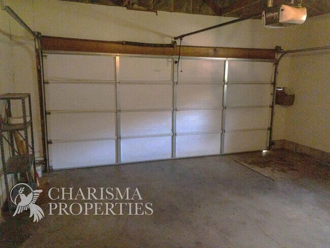 Building Photo - QUAINT THREE BEDROOM HOUSE, GREAT LOCATION WITH EVEN MORE AMENITIES!!!