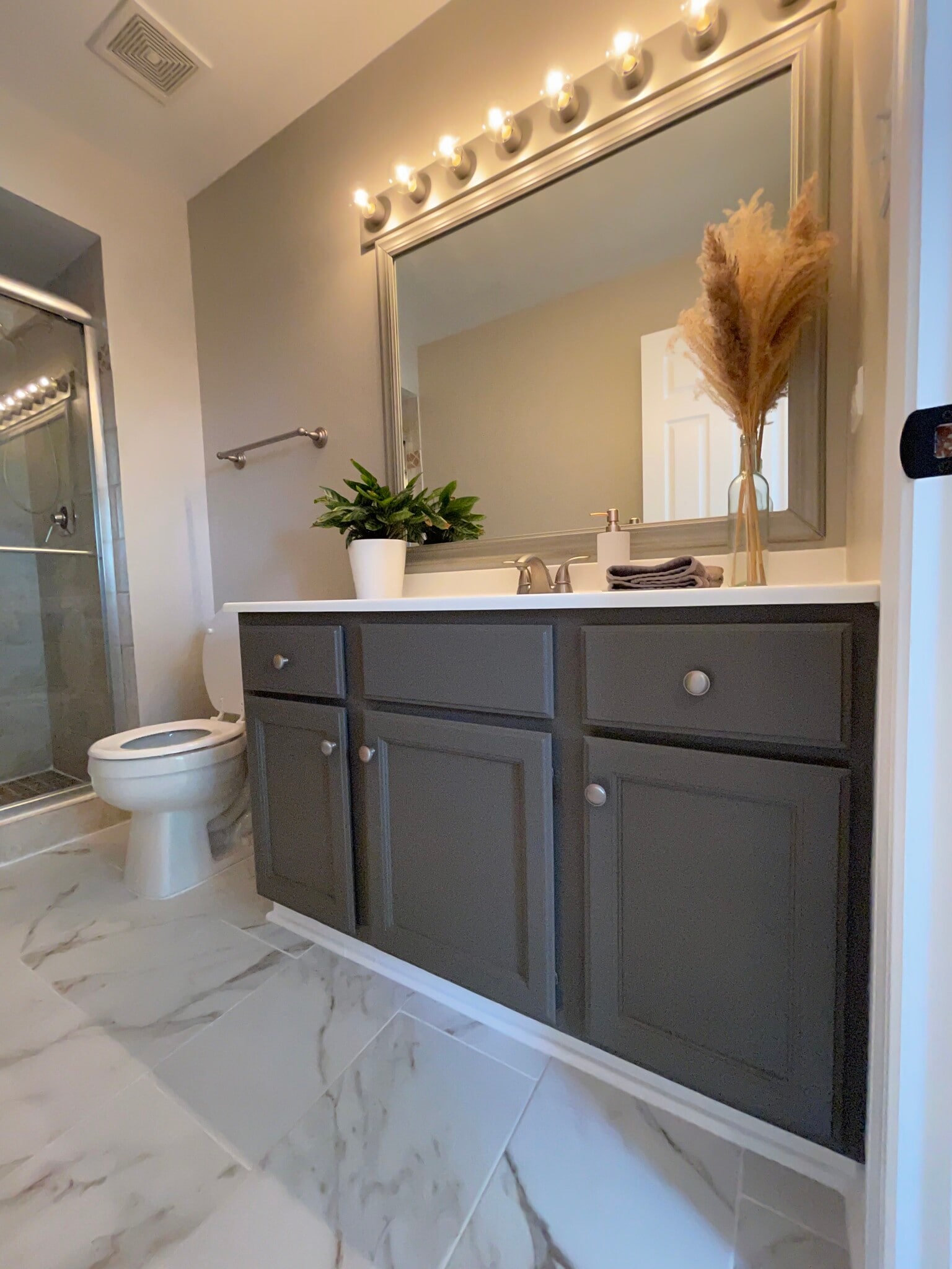 Primary en-suite bathroom (2nd floor) - 16414 Brementowne Rd