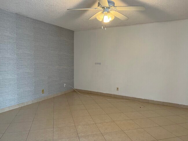 Building Photo - 82 Normandy Ln