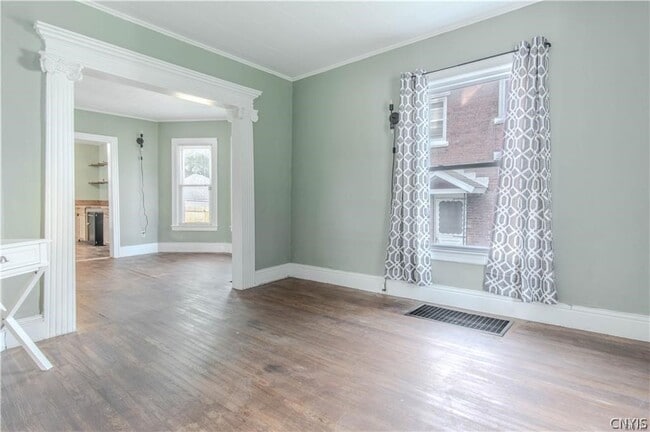 Building Photo - 363 Brainard St