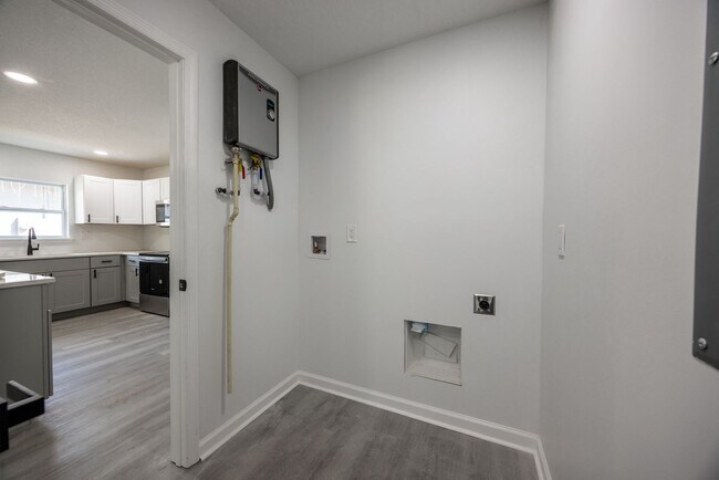 Building Photo - Spacious 4BR/2BA Home in Gainesville’s Heart