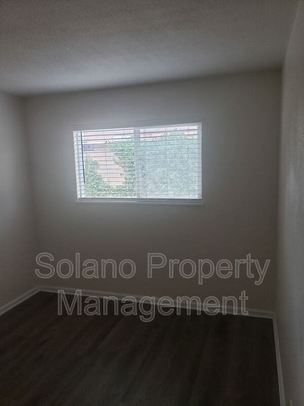 Building Photo - 1712 Arthur Ct