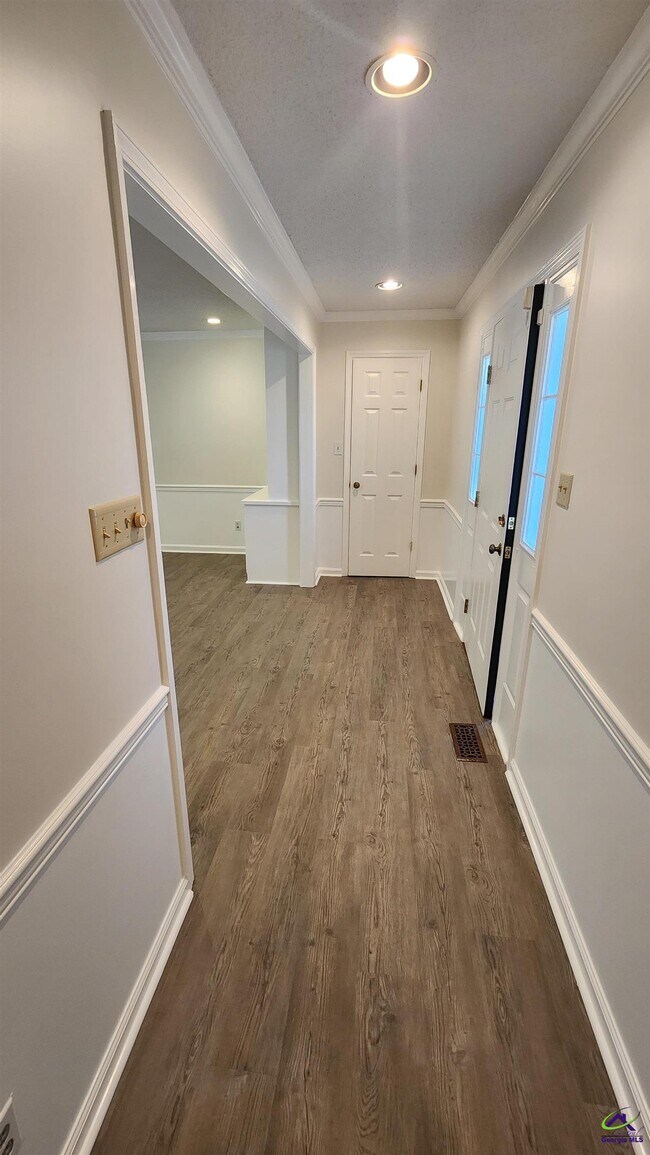 Building Photo - 114 Van Dr