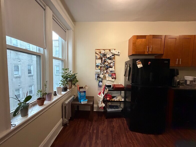 Building Photo - 463 Commonwealth Ave