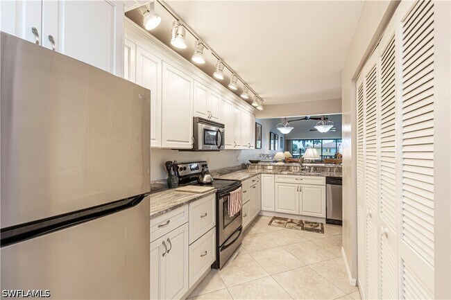 Building Photo - 4410 Chantelle Dr